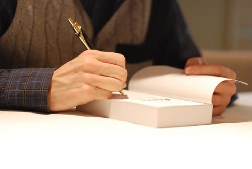 Pourquoi un écrivain devrait-il faire des séances de signatures?