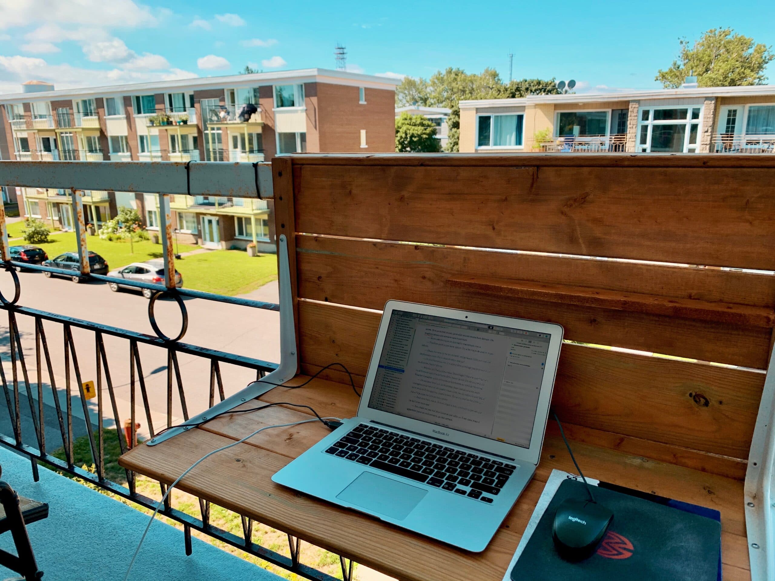 Bureau sur le balcon